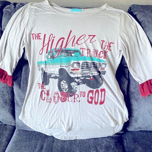 Daisy Rae Woman’s M ruffle sleeve T- shirt - Picture 2 of 6